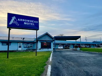 Arrowhead Motel Hotels near Reveille Peak Ranch