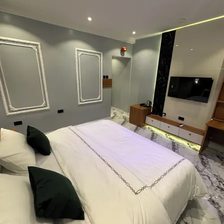 Apartment 5