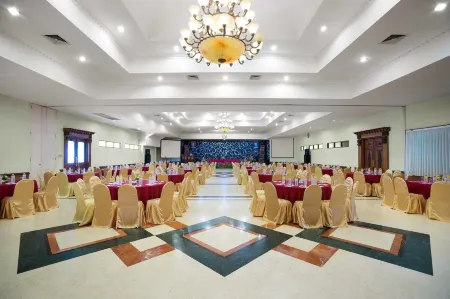 Royal Hotel and Villa Batu