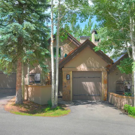 Luxury 4Br Pines Townhome Amongst the Peace and Quiet