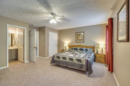Pool Access & Hot Tub! Smoky Mtn Gatlinburg Cabin - Kitchens