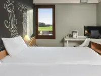 Ibis Charleroi Airport Brussels South Hotels near Gosselies