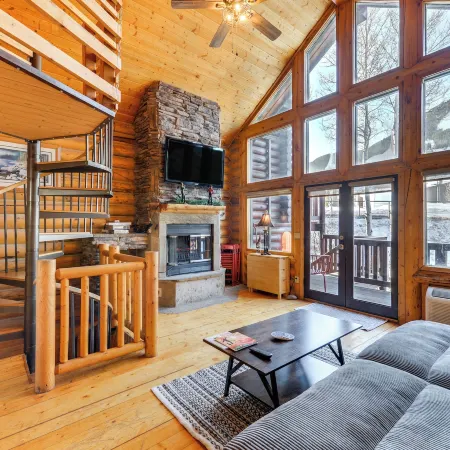 Jackson Condo w/ Fireplace < Half Mi to Snow King!