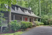 Creekside Family Retreat by Waterfalls and Hiking! - Gym