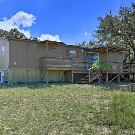 Spacious Utopia Family Home w/ Hill Country Views