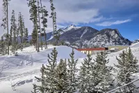 Sleek Frisco Townhome w/ Views: 8 Mi to Copper Mtn - balcony
