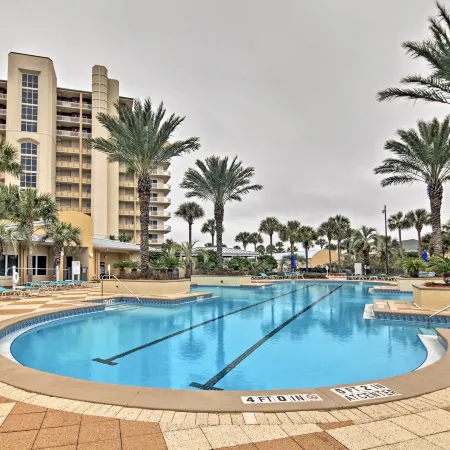 Beachfront Destin Condo w/ Pool & Harbor View!