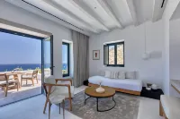 Sandblu Santorini, LXR Hotels & Resorts