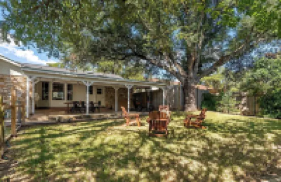 ชิค เอสเคป พูล ฮอต ทับ ยิม เพลย์รูม