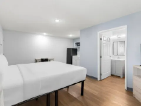 Suburban Studios Lakeland North I-4 Hotels in Lakeland