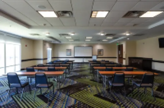 Holiday Inn Express & Suites ATLANTA ARPT WEST - CAMP CREEK by IHG