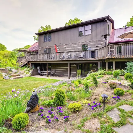 Custom-Built Clarklake Cabin: Sauna & Cold Plunge!