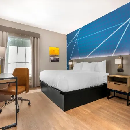 Comfort Inn & Suites Saint Louis Lafayette Square Отели рядом с достопримечательностью «Старое здание суда»