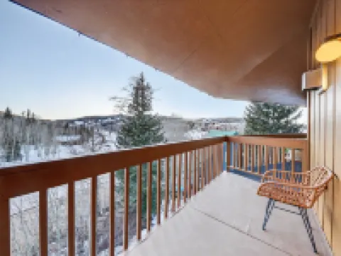 Cozy Fireplace and Scenic Deck - Inviting Mountain Retreat