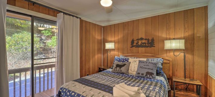 < 1 Mi to Beech Mtn Ski! Condo w/ Hot Tub Access Ξενοδοχεία στην πόλη Beech Mountain
