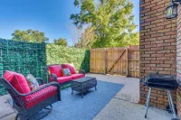 Pensacola Condo w/ Patio by Hospitals & Dining - 3-stjärniga