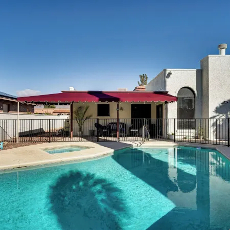 7 Mi to Sabino Canyon: Poolside Oasis w/ Mtn Views