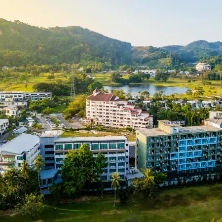 The Par Phuket Отели рядом с достопримечательностью «Ват Кетхо Пхукет»