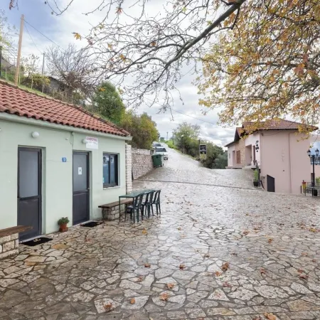 Lake Kremasta Hotel