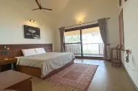 Lahari by Hireavilla - Chic 4BR Beachfront Villa - 4-Star
