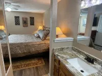 Aimee's Retreat on Robinson! Convenient to University of OK in Norman! Hotels in Moore