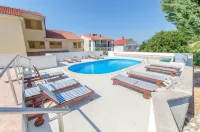 Apartments Meridiana 2 - piscina
