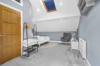 GuestReady - Charming Retreat in Trafford