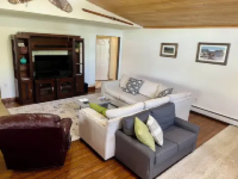 Charming, pet friendly home close to area attractions in beautiful Cody!