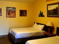 The Canyon Motel & RV Park Hotels near Bearizona Wildlife Park