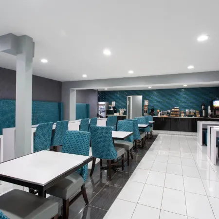 Baymont by Wyndham Charlotte University Отели рядом с достопримечательностью «Торговый центр Tryon»