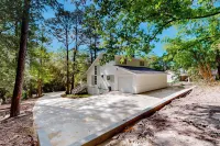 Modern Treehouse Vibes Close to Club and Lake - Boutique