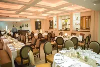 The Wyatt Hotel - breakfast