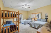 Vintage Luxury Creekside Cabin ~ King Bed, Hot Tub, Fire Pit & Game Room, Dog Ok
