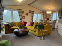 Country lodge retreat with hot tub Hotels in Otley