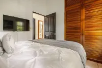Casa de Palmas -Modern Villa in 4 Star Beach Resort Short Walk to Playa Hermosa!