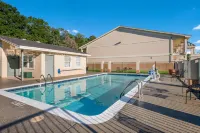 Quality Inn & Suites Lufkin - Kolam Renang