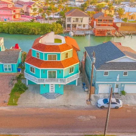 Channelfront - Remodeled - Pool - Boatslips