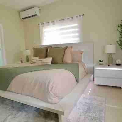 Island VYB Luxe Villa Ochi Rios With SOLAR system Rooms