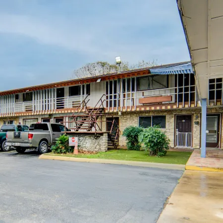 Cannon Inn by Capital O Gonzales TX
