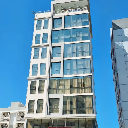 THE SAJ HOTEL APARTMENTS Отели рядом с достопримечательностью «Торговый центр Al Manar»