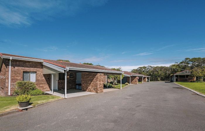 Emu Beach Chalets