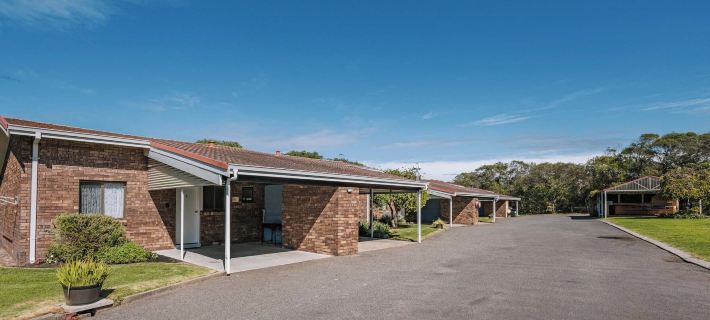 Emu Beach Chalets Hotels in Albany