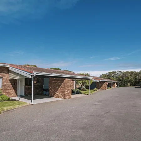 Emu Beach Chalets