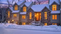 Crestline Retreat by Avantstay Luxury Mountain Condo Hot Tub + Game Room Steps to Big Boulder - Wifi
