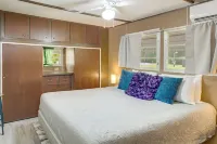 Bushnell Riverside Retreat w/ Hot Tub & Game Shed