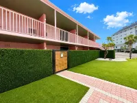 Abode Beach House - 2-Star