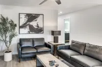 1 Mi to Unlv & Strip! Modern Vegas Condo - Homestays