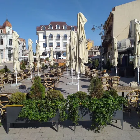 Apartment 3 Rooms, Nearby Casino, Cliff, Port, Aquarium, Beach, Ovidius Square