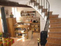 Old town centre house; wine bar & cafes 50m, sea 30mins Pyrenees close - Wifi