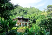 Blue Ribbon Homestay - Bed and breakfast
